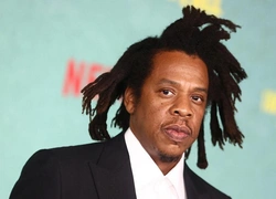 Суд разрешил женщине, обвинившей рэпера Jay-Z в изнасиловании, временно оставаться анонимной