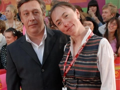 Жена Михаила Ефремова вынуждена работать на двух работах из-за отказа супруга помогать семье
