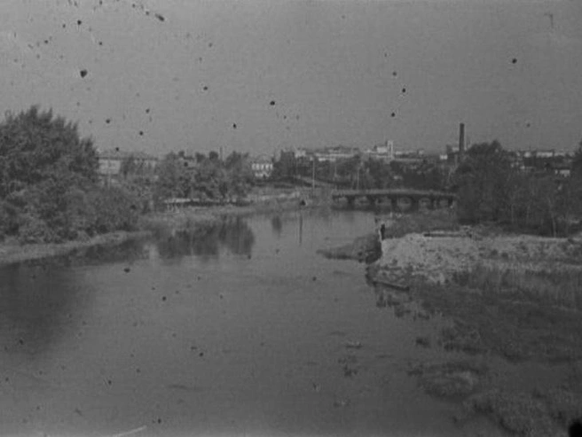 На фотографии, скорее всего, запечатлен мост по улице Карла Маркса. | Источник: читатель E1.RU
