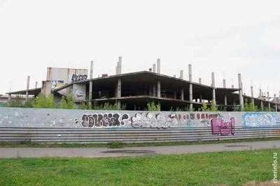 В Череповце выставили на торги заброшку на перекрестке Сталеваров и Победы