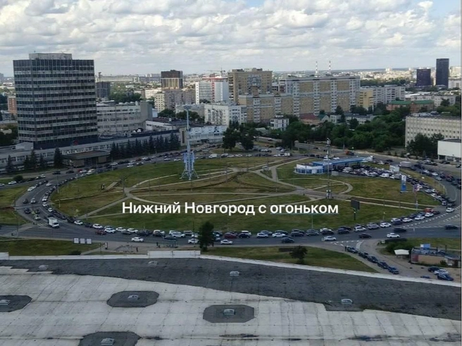 Так выглядел круг на Комсомольской площади — все в очереди за бензином | Источник: соцсети