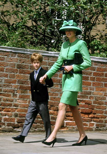 28 самых трогательных кадров принцессы Дианы с сыновьями — принцем Уильямом и принцем Гарри