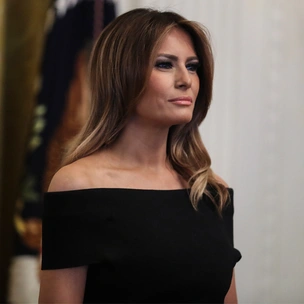 Последний «странный» наряд Мелании Трамп в 2018 году