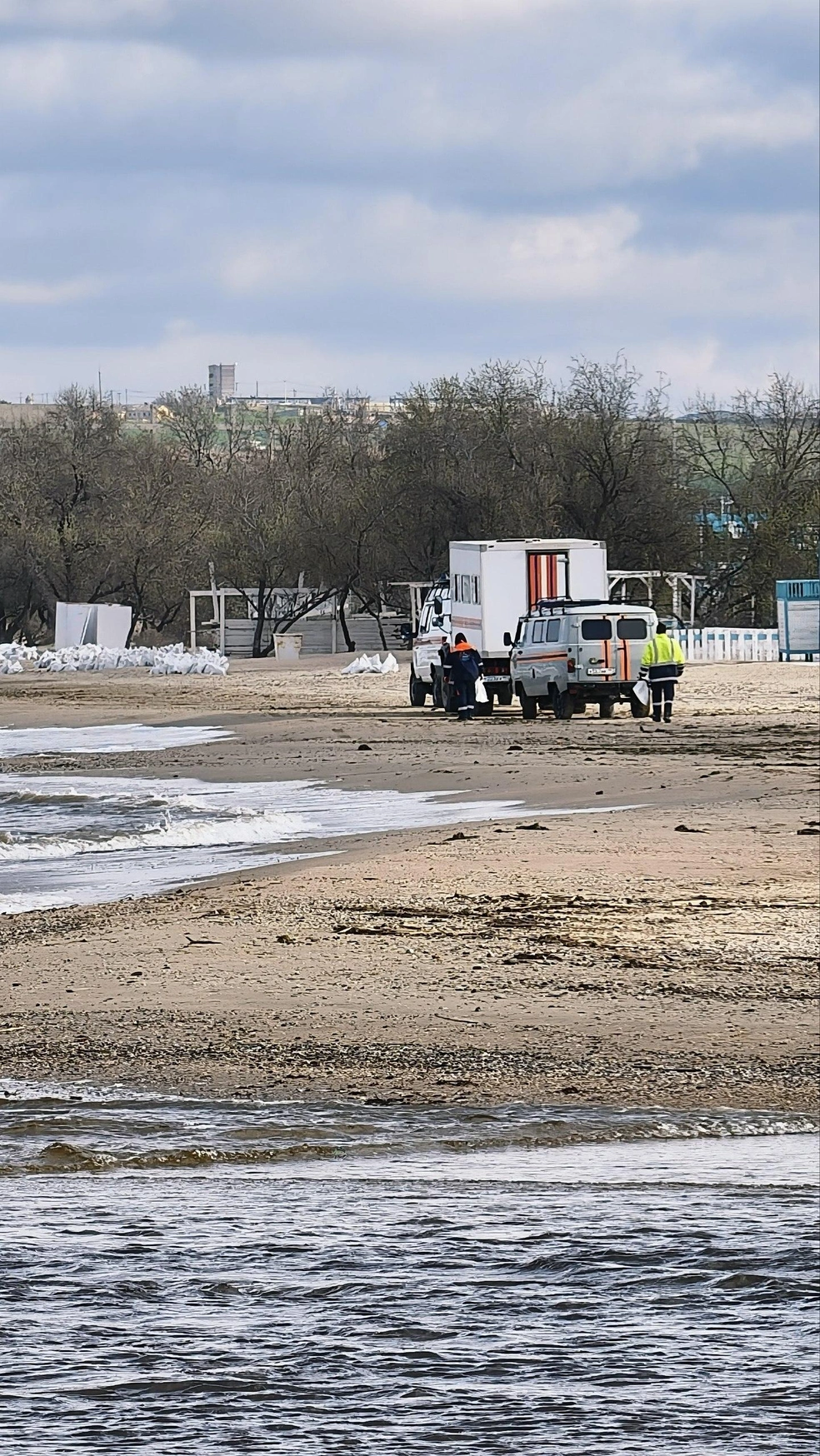 Уборку центрального пляжа планируют завершить в ближайшие сутки | Источник: Makovozovy / T.me