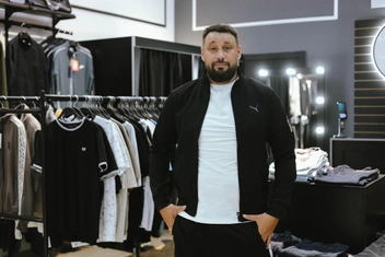 Консультанты «75 SHOP» помогут подобрать подходящие элементы одежды | Источник: Ольга Миллер