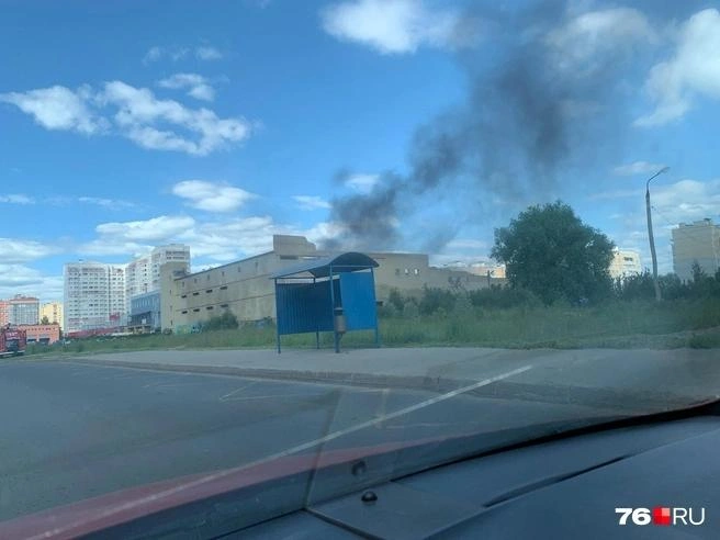 19 июня 2023 года в здании случился пожар | Источник: читатель 76.RU