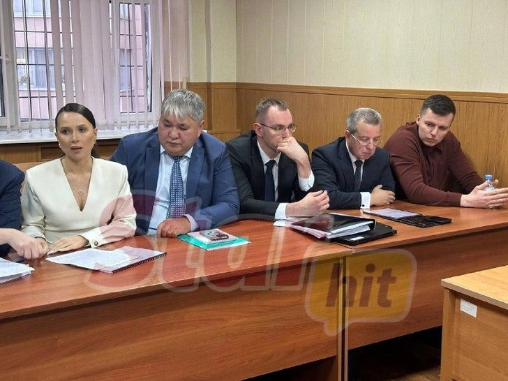 Лерчек видится с бывшим мужем только в зале суда