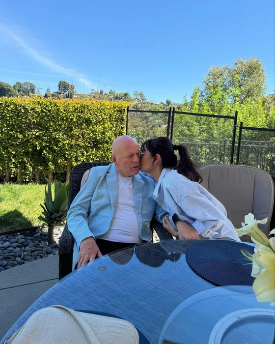 На фото Уиллис с Деми Мур, своей бывшей женой | Источник: demimoore / Instagram (соцсеть запрещена на территории РФ)