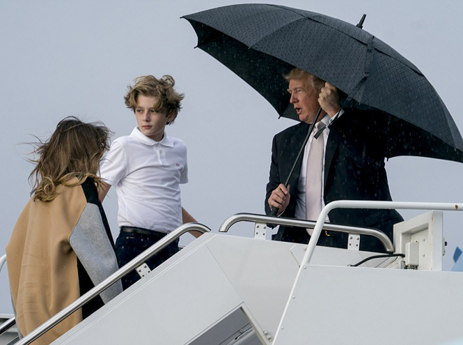 Зонтик для нарцисса: Дональд Трамп не думает даже о своей семье