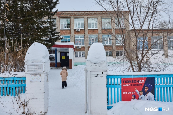 В поселке есть еще один объект, который вызывает вопросы | Источник: Александр Ощепков / NGS.RU