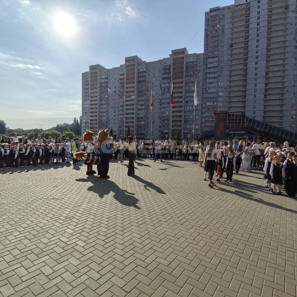 Погода в этот день была солнечной и довольно теплой | Источник: Андрей Пашинский / Voronezh1.ru