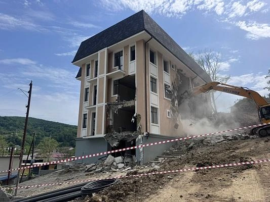 Дом был практически готов, но город добился решения о его сносе | Источник: sochi.ru