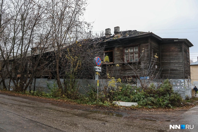 Сгоревшее здание на улице Давыдова, 12 | Источник: Наталья Бурухина / NN.RU