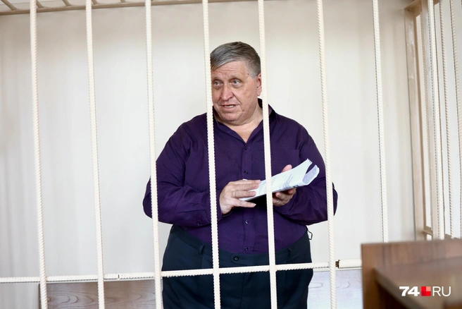 Виктор Старокожев на суде в Челябинске заявил, что его компания работала, но жилфонд старый и проблемный, а долги по квитанциям достигают 35 миллионов рублей | Источник: Михаил Шилкин