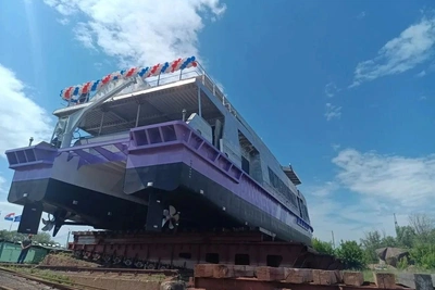 В Самаре спущен на воду пассажирский катамаран «Соммерс-L»
