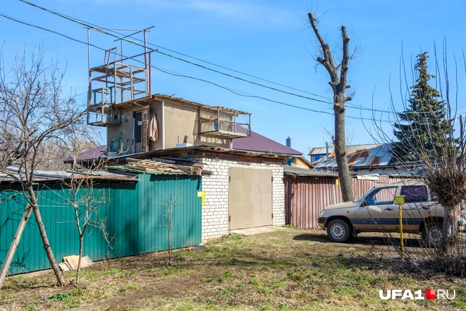 Голубятня на крыше гаража | Источник: Булат Салихов / UFA1.RU