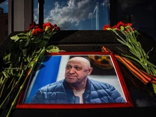 Рамки досмотра, ОМОН, место от миллиона: что происходит на кладбище, где предположительно похоронят Пригожина