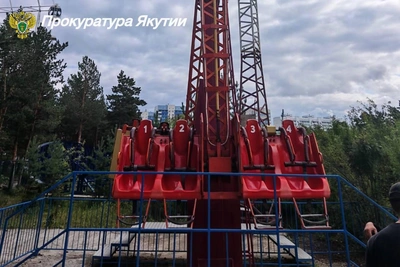 Следователи ищут свидетелей падения девушки с аттракциона