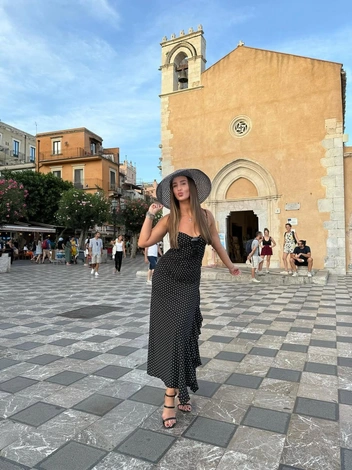 В соцсетях она написала, что влюбилась в город | Источник: buzova86 / Instagram* (экстремистская организация, деятельность запрещена на территории РФ)