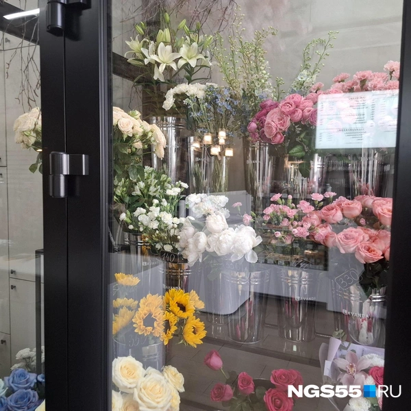 Есть даже подсолнухи  | Источник: Юлия Комарова / NGS55.RU 