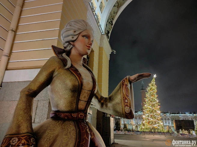 Студент из Вьетнама позвонил в 112 после снимка на Дворцовой площади | Источник: Михаил Огнев / FONTANKA.RU