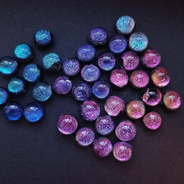 Красиво переливающиеся бусины с частичками серебра | Источник: предоставлено Ксенией Цыганковой