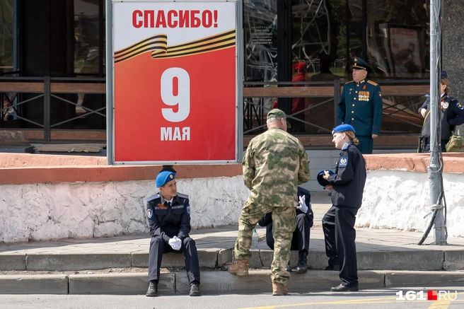 Не все смогли выдержать жаркую погоду | Источник: Евгений Вдовин / 161.RU