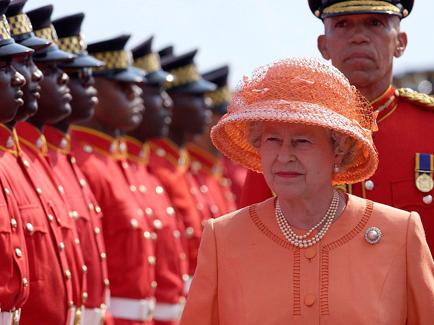 Елизавета II на Ямайке, 18 февраля 2002 | marieclaire.ru