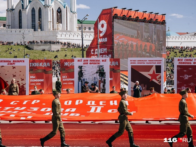 В Казани уже начали празднично оформлять общественный транспорт | Источник: Лина Саитова / 116.RU