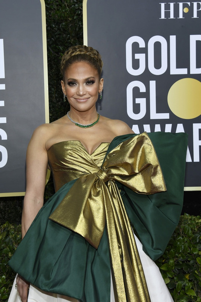 Платье Дженнифер Лопес на «Золотом глобусе-2020» стало предметом для шуток в Сети