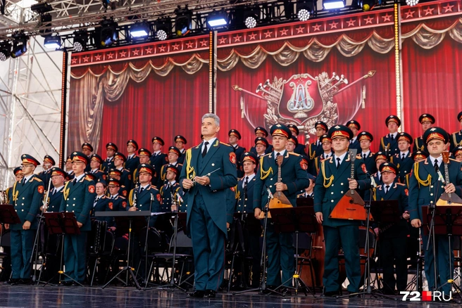 Номер «Священная война» ансамбль посвятил Городу трудовой доблести&nbsp;— Тюмени | Источник: Ирина Шарова/ 72.RU