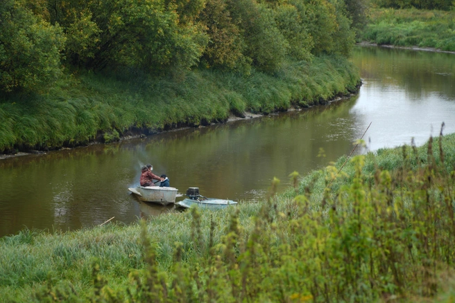 Местные жители поплыли в соседнее село | Источник: Семен Громов / 72.RU