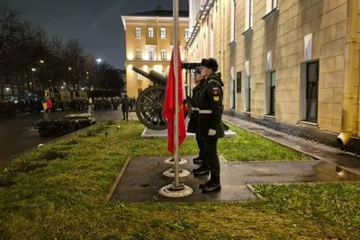 Петербург вздрогнул от выстрелов в честь академии