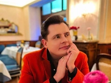 55-летний Олег Дибров, которого толкнул друг Евгения Понасенкова*, скончался, не выходя из комы
