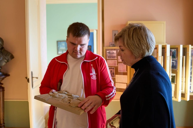 Незрячий тревел-блогер Владимир Васкевич посетил выксунский музей | Источник: ОМК