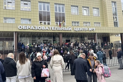 Челябинские родители жалуются на давку в школе