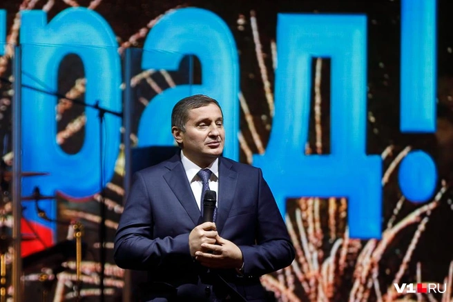 Всё внимание — на задний план | Источник: Алексей Волхонский / V1.RU