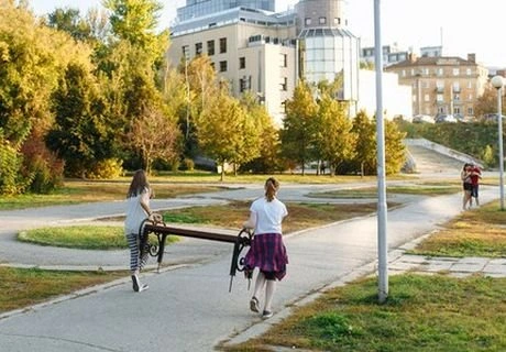 УМВД: заявление о краже лавочки с Почтовой не поступало | ya62.ru