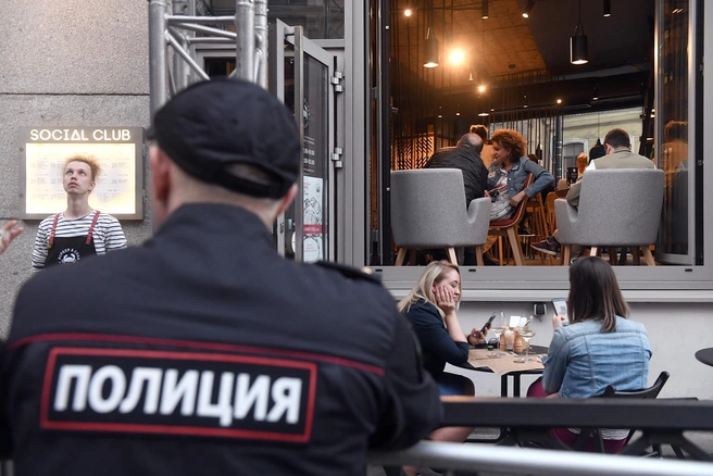 Республика Рубинштейна. На барной улице начался эксперимент по саморегулированию | Источник: Александр Коряков/Коммерсантъ