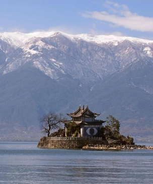 5 самых красивых храмов Азии на воде