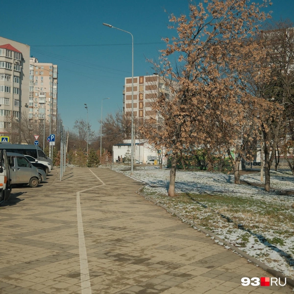 Тротуар благоустроили не так давно | Источник: Дарья Паращенко / 93.RU