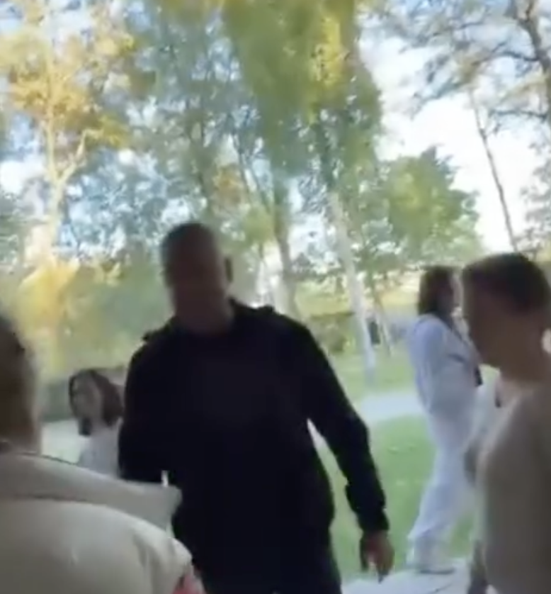 В парке «Краснодар» мужчина напал на посетительницу в женском туалете — видео
