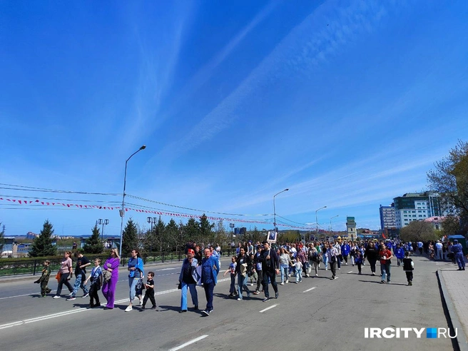 После Московских ворот иркутяне проследовали к скверу Кирова | Источник: Алина Ринчино / «ИрСити»