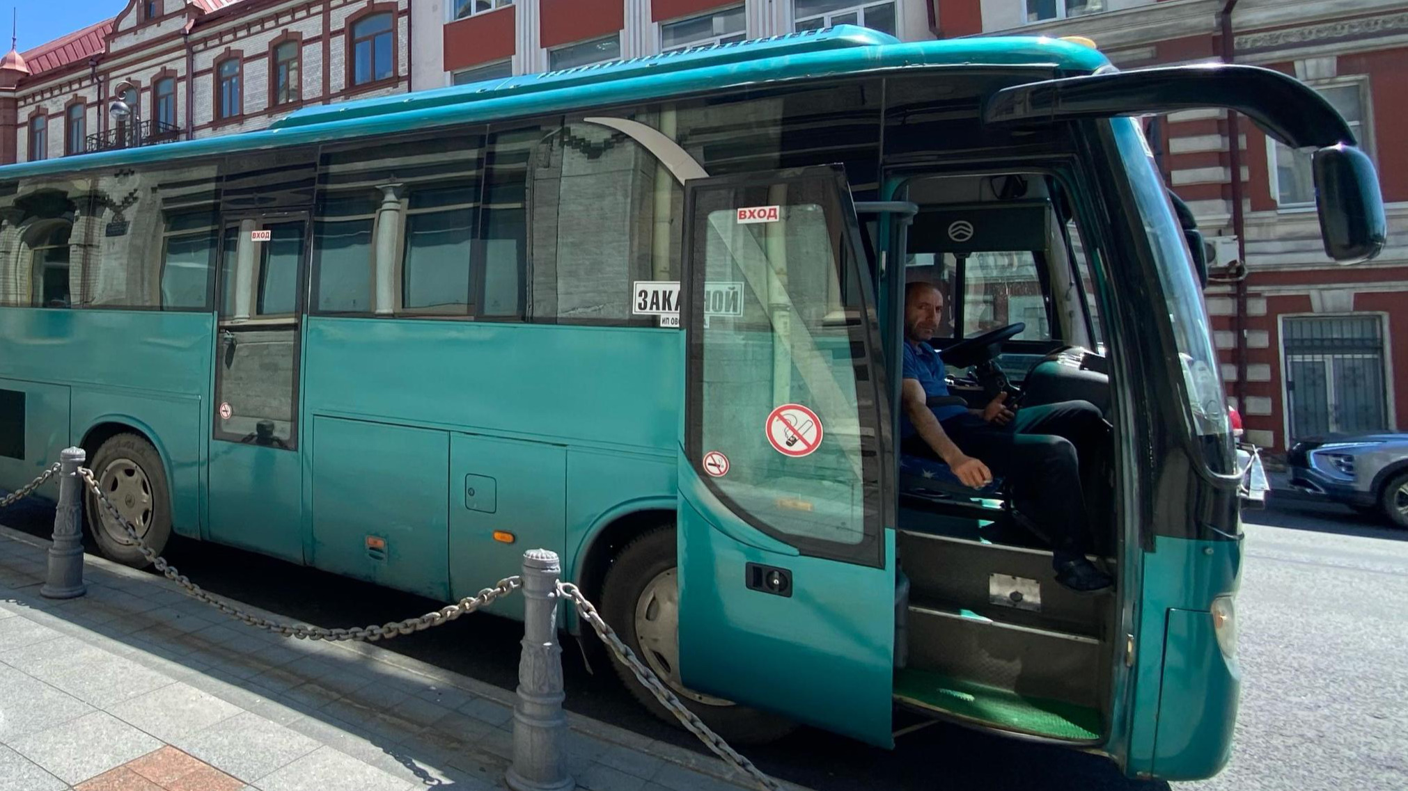 Жители Владивостока не могут уехать из центра из-за автобусов с китайскими  туристами - 11 июня 2024 - ВЛАДИВОСТОК1.ру