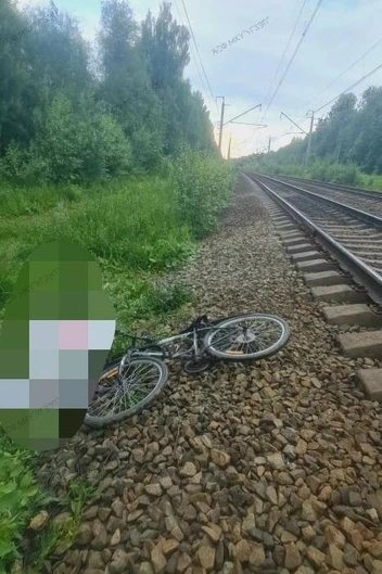 С обеих сторон от места ДТП ж/д идёт прямо | Источник: МКУ «УГЗЭП» / Vk