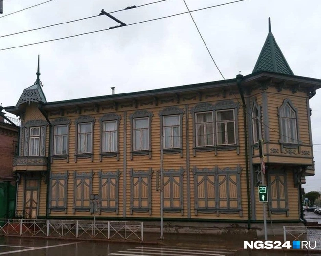 Здание находится на остановке «Органный зал» | Источник: читательница NGS24.RU