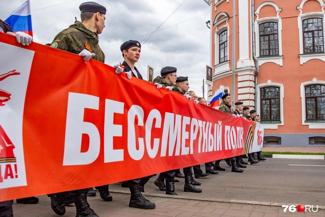 Путь колонны занят примерно 2,5 километра | Источник: Кирилл Поверинов / 76.RU