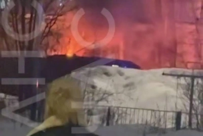 В Мурманске во дворе загорелся автомобиль