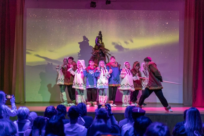 Торжества начались с всероссийской хоровой акции на песню «Матушка-земля» Татьяны Куртуковой | Источник: www.10kanal.ru