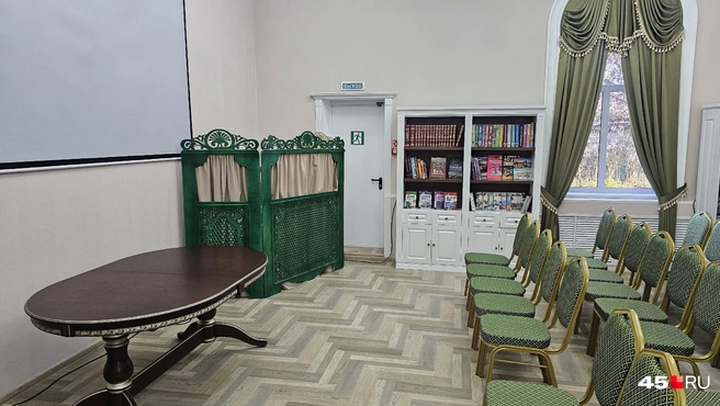 Гостиная библиотеки им. Н. Карамзина | Источник: Дарья Никитченко / 45.RU